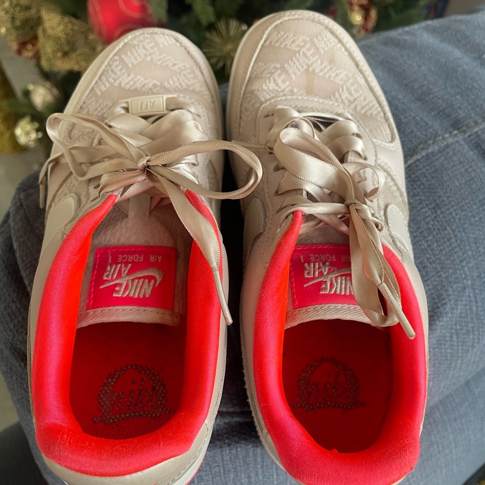 NIKE AIR Beige and Red Sneakers - Picture 2 of 4